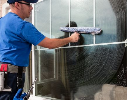 How to Choose the Best Window Cleaning Company in Irvine CA